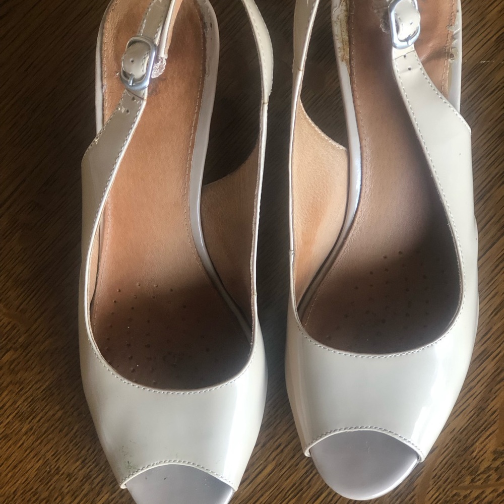 8.5 cream colored, open toe kitten heels, Clarks, comfortable shoes, 2” heel